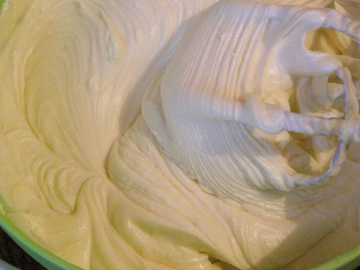 Как украсить торт заварным кремом