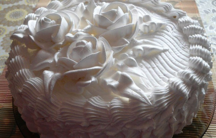 Как украсить торт заварным кремом